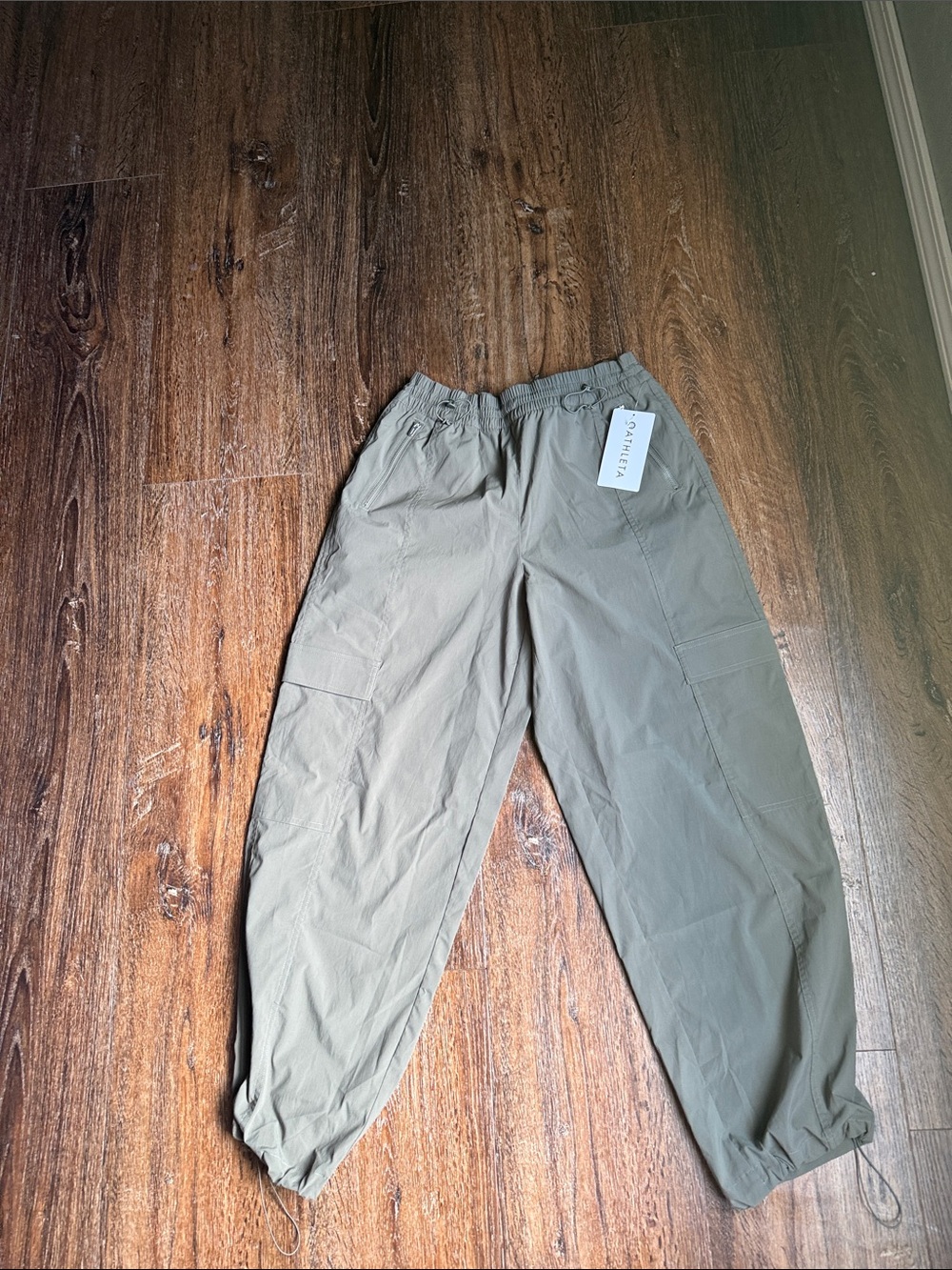 NWT! Lightweight womens Jogger Pants - Olive